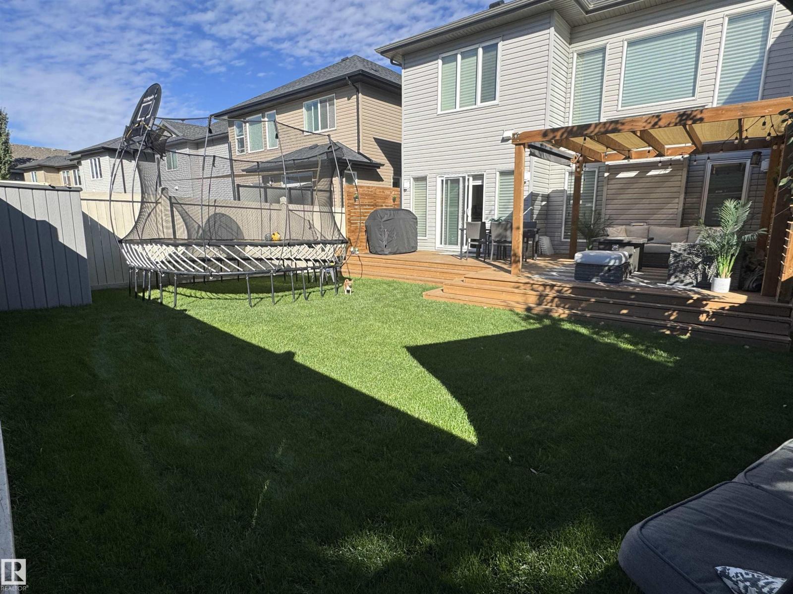 15883 13 Av Sw Property Photo 44