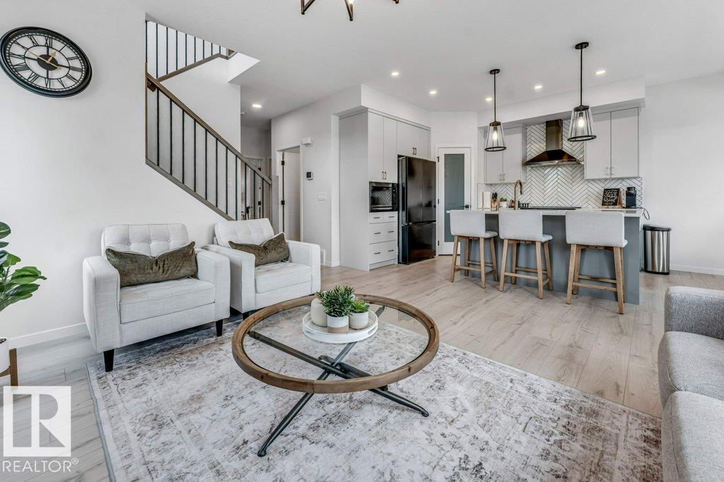 6921 54 AV Property Photo 1