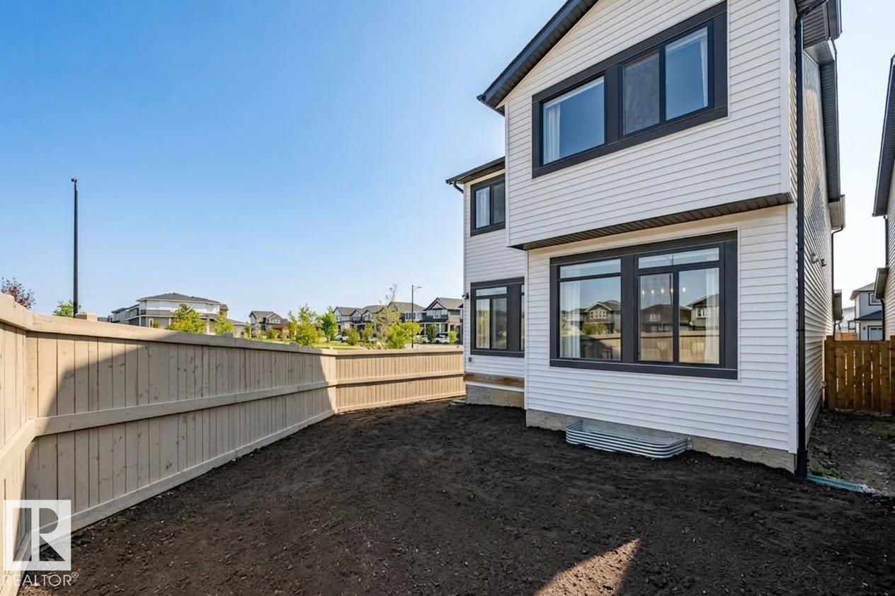 6921 54 Av Property Photo 5