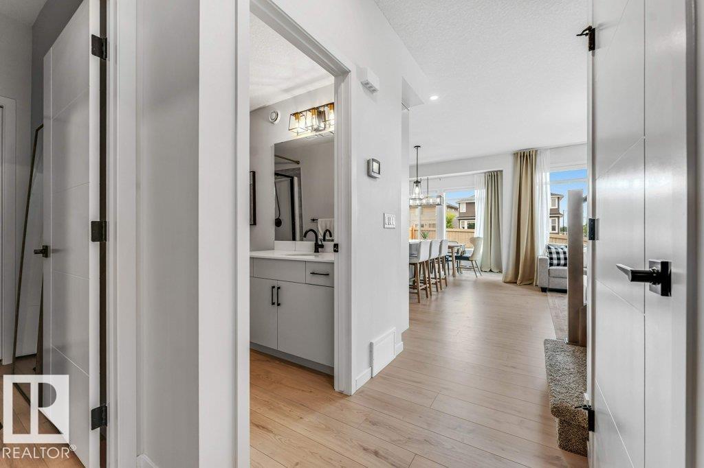 6921 54 Av Property Photo 9