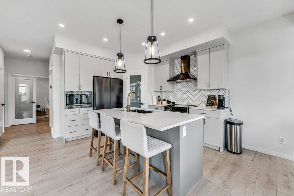 6921 54 Av Property Photo 11