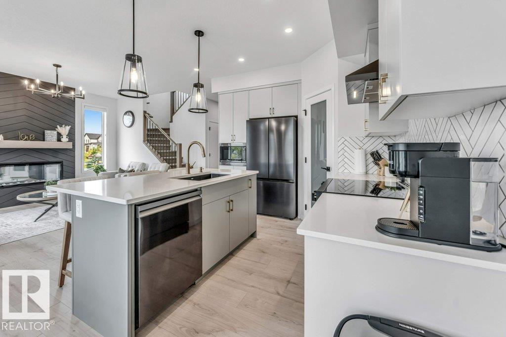 6921 54 Av Property Photo 13