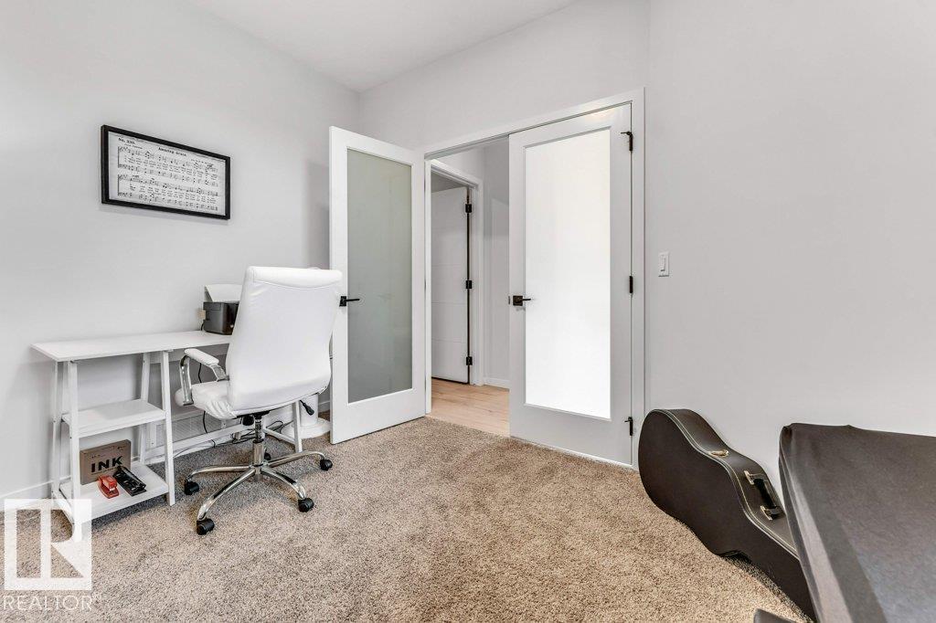 6921 54 Av Property Photo 21