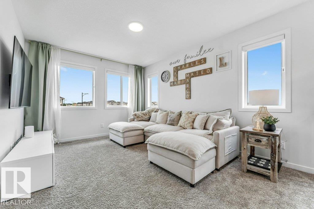 6921 54 Av Property Photo 24