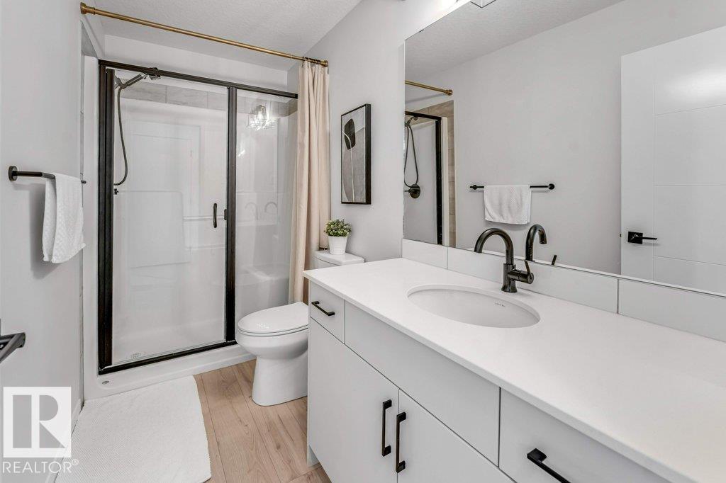 6921 54 Av Property Photo 37