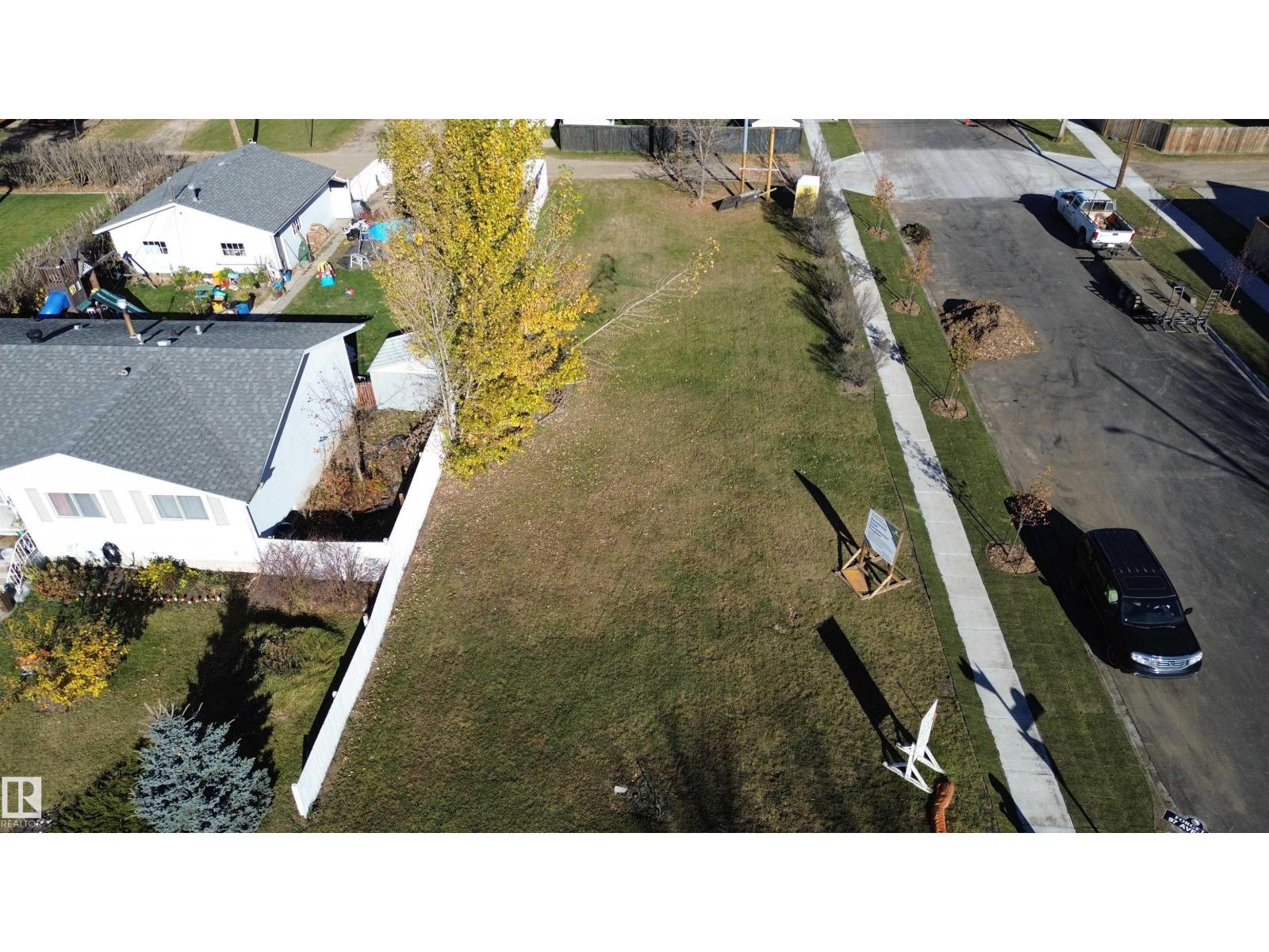 9702 101 St Property Photo 1