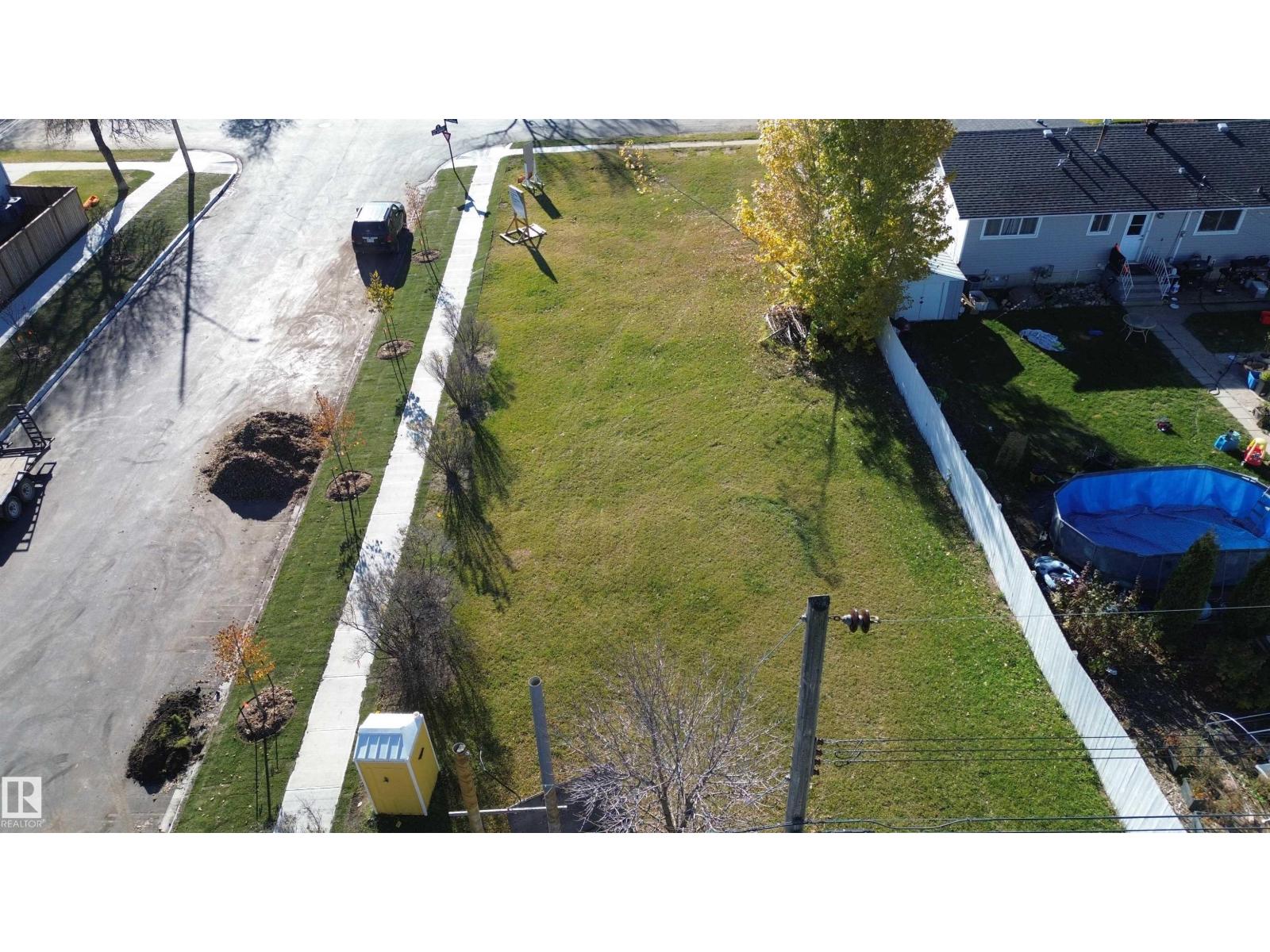 9702 101 St Property Photo 2