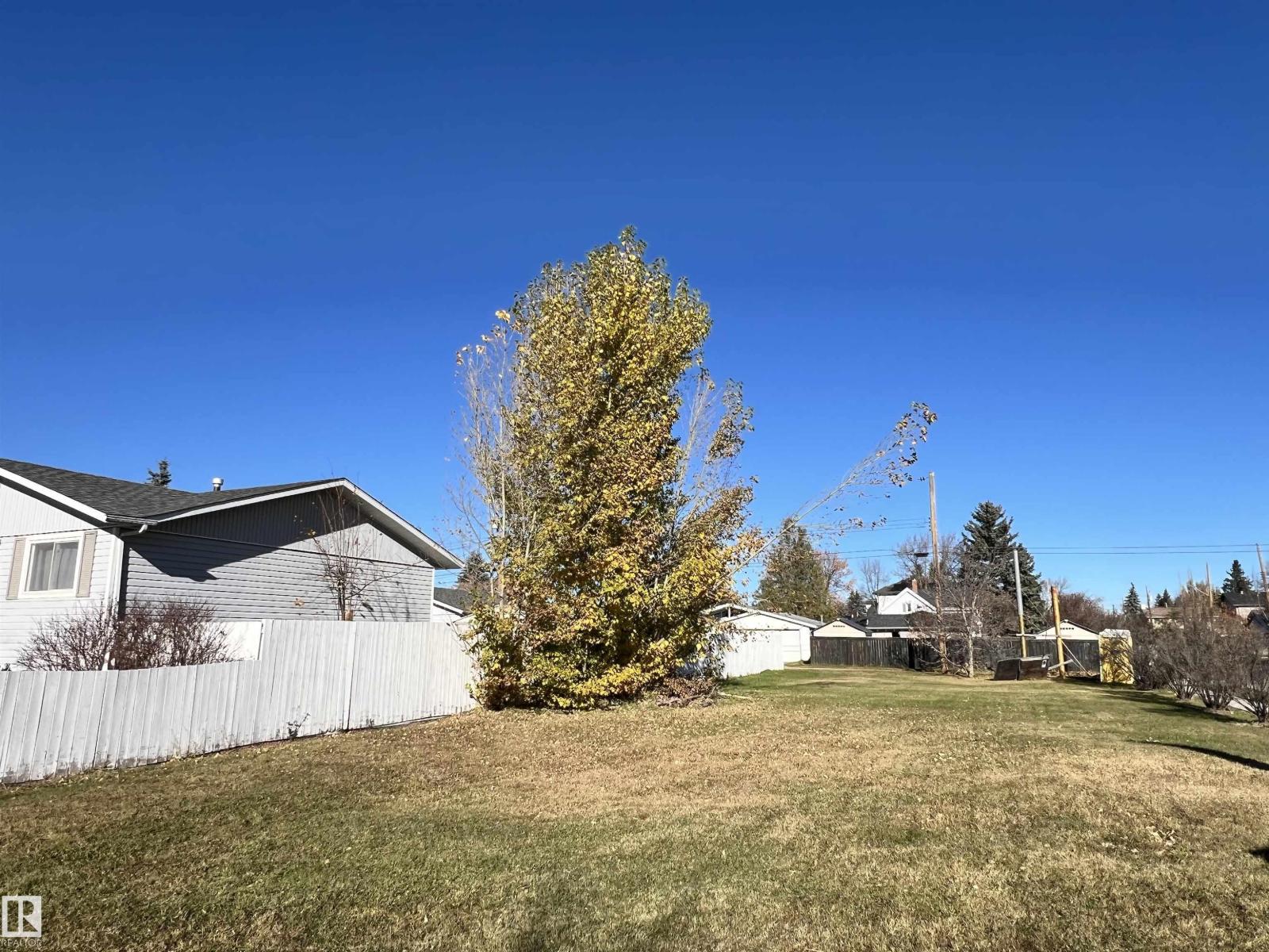 9702 101 St Property Photo 3