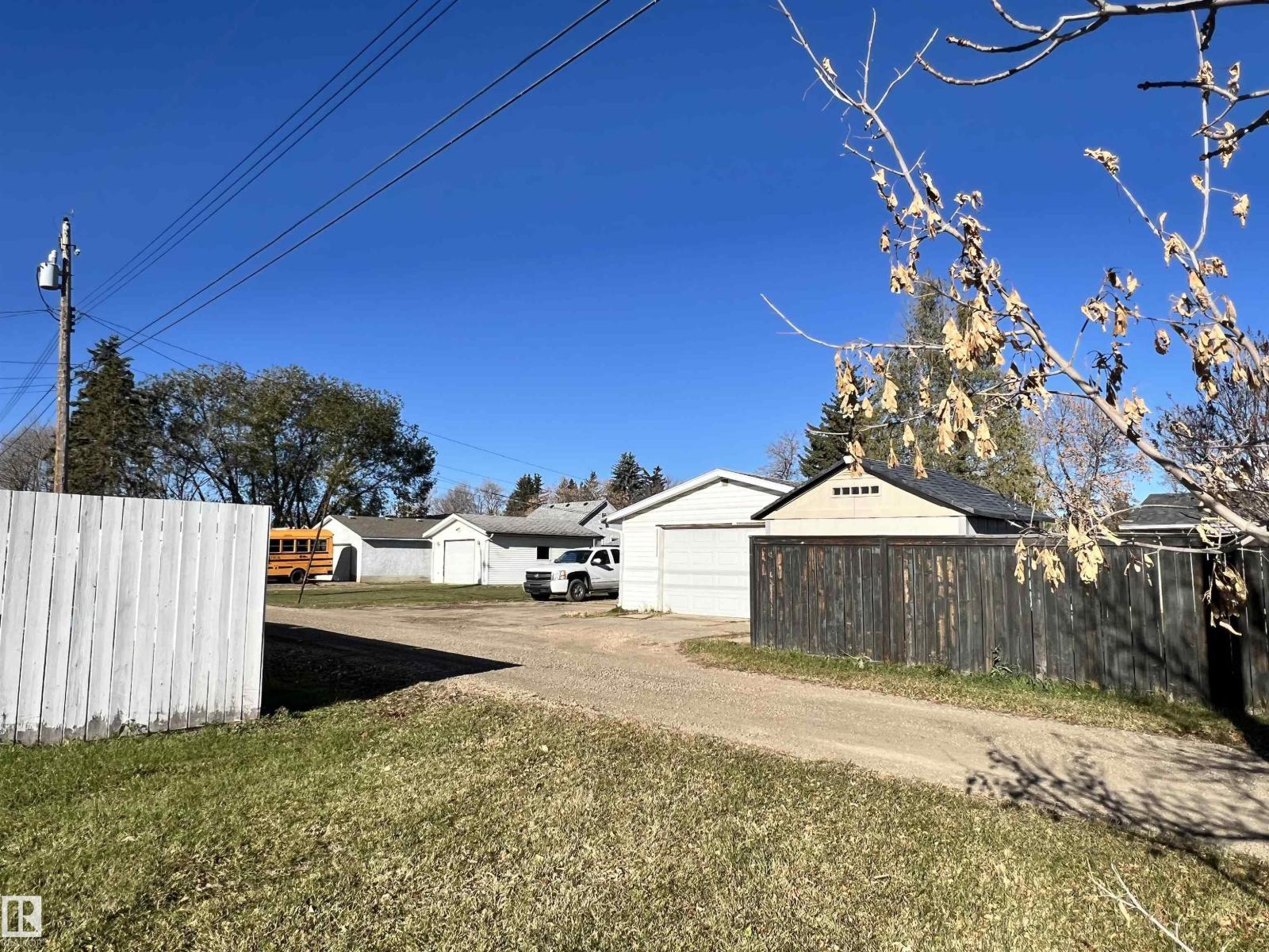9702 101 St Property Photo 5