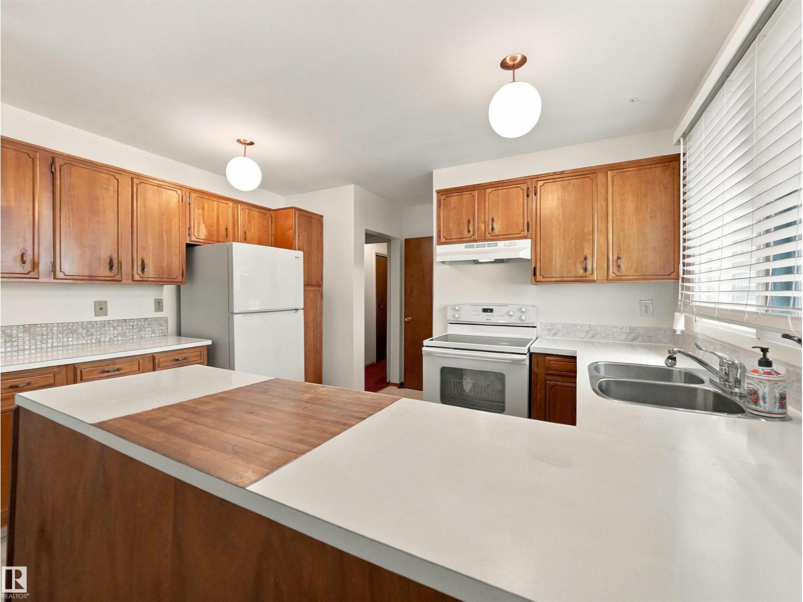 11519 38 Av Nw Nw Property Photo 5