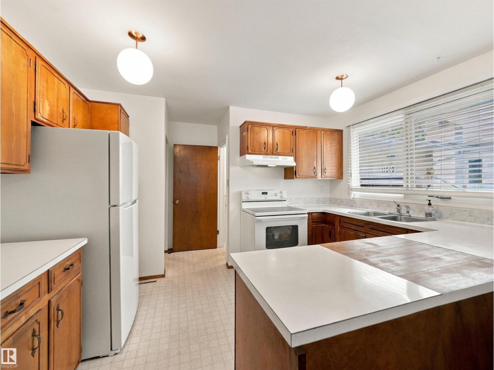 11519 38 Av Nw Nw Property Photo 6