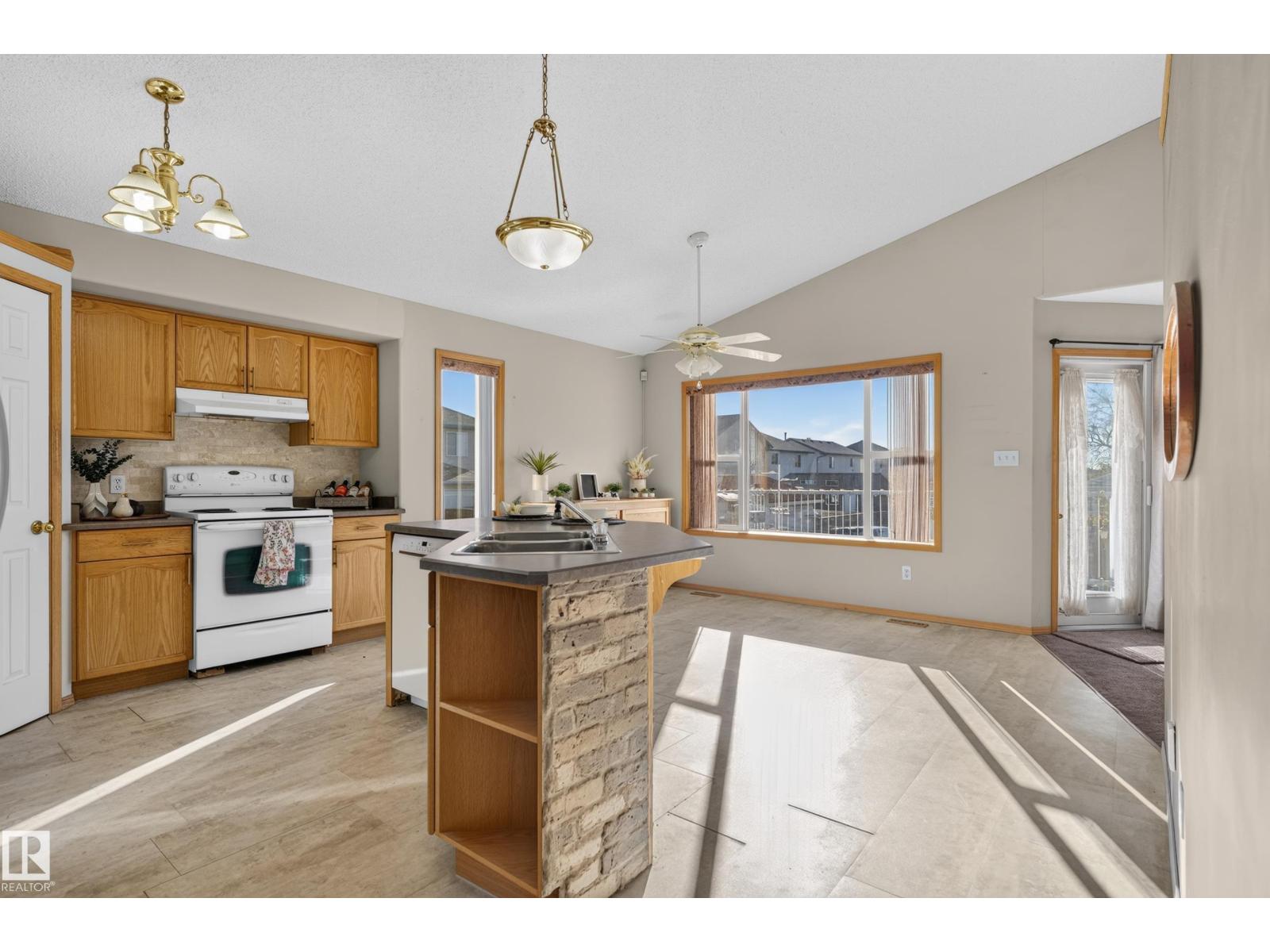 4615 151 Av Nw Property Photo 6
