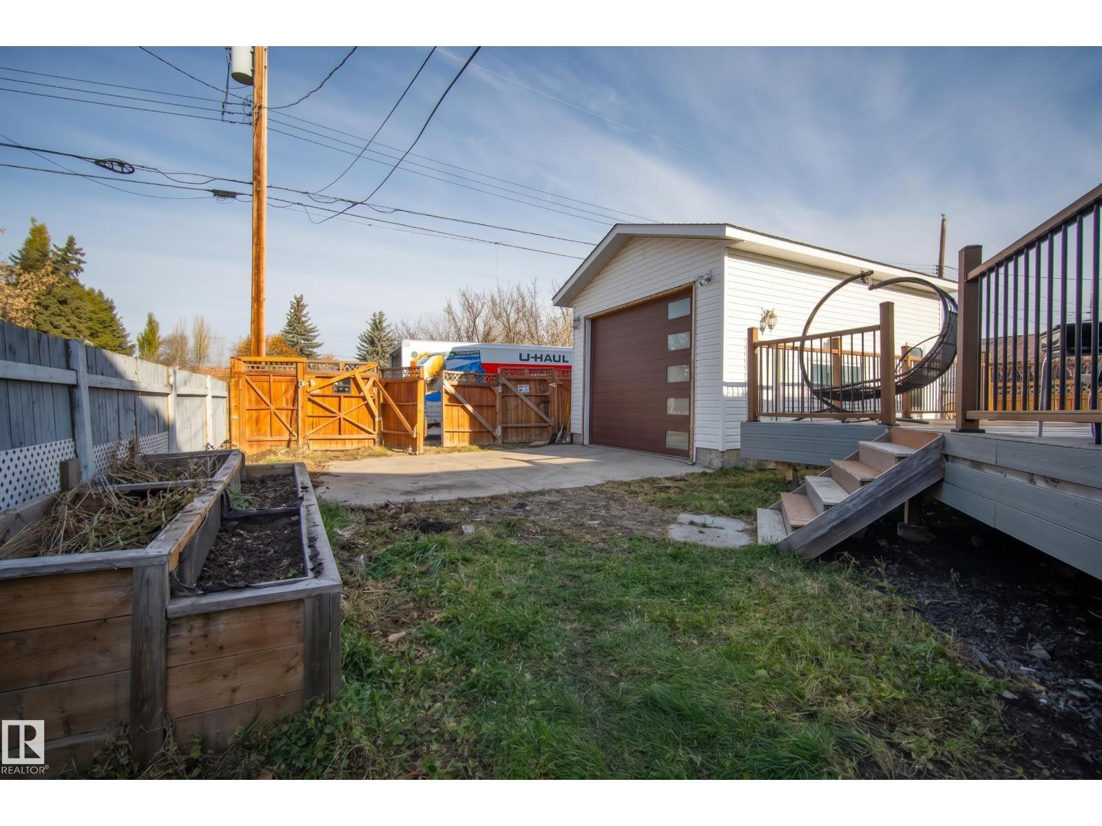 5024 50 Av Property Photo 6