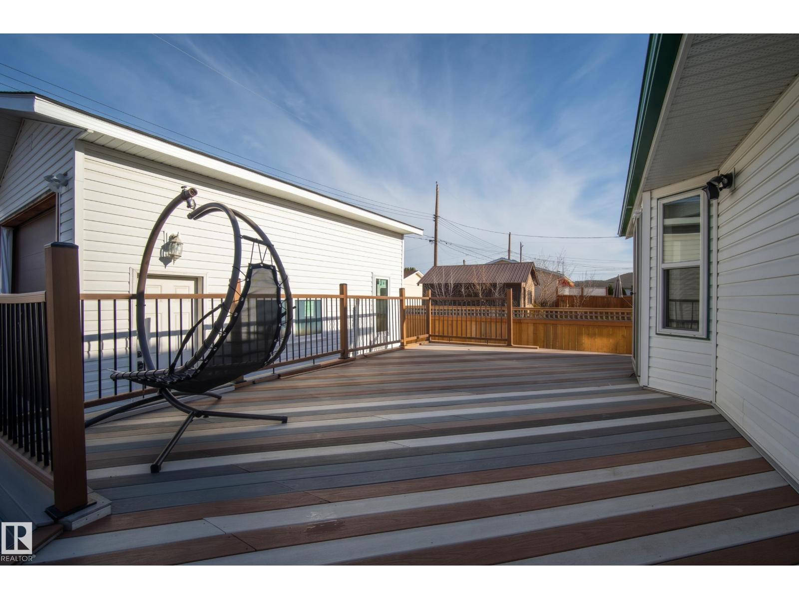 5024 50 Av Property Photo 7