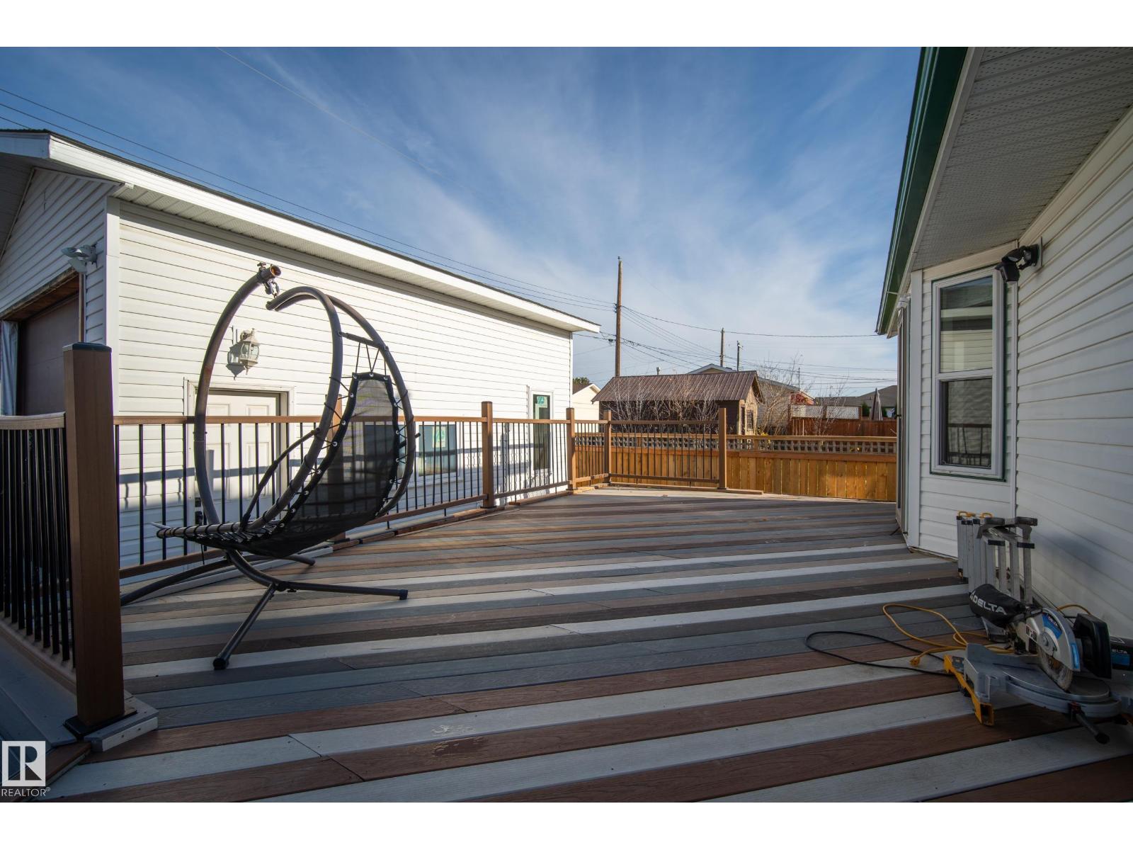 5024 50 Av Property Photo 8