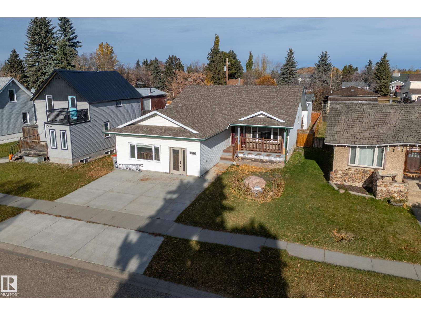 5024 50 Av Property Photo 10