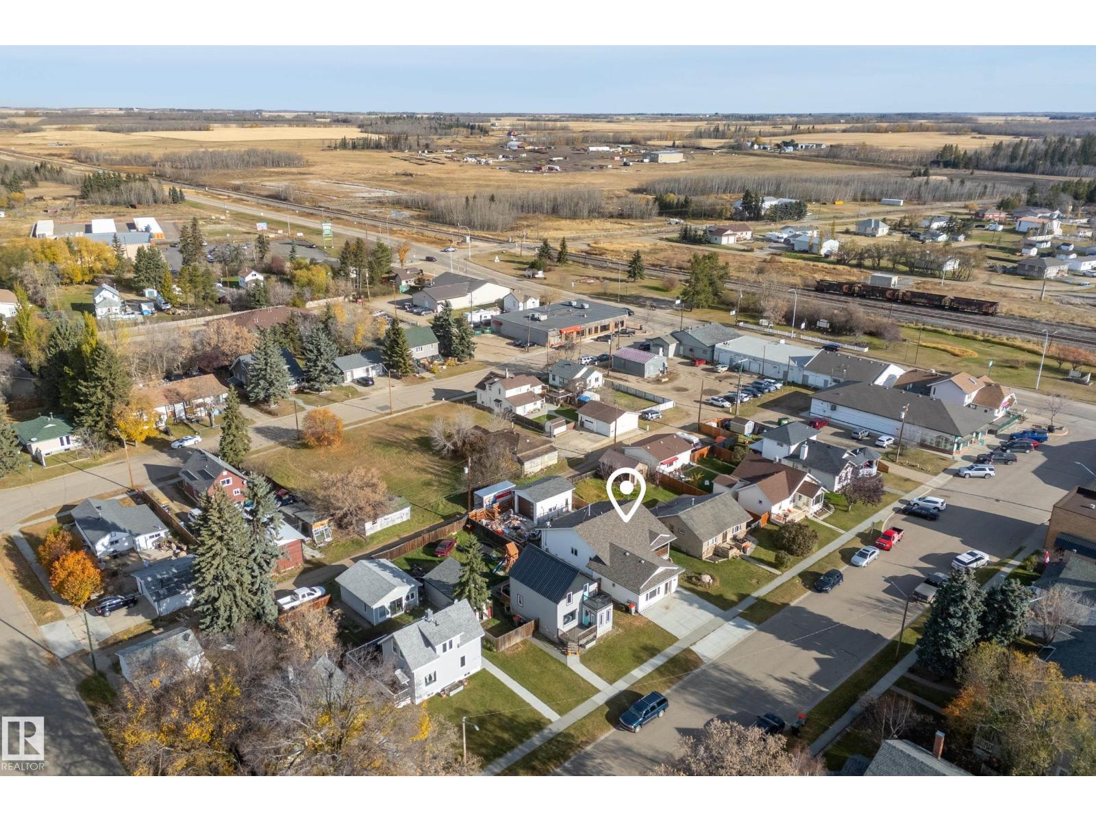5024 50 Av Property Photo 11