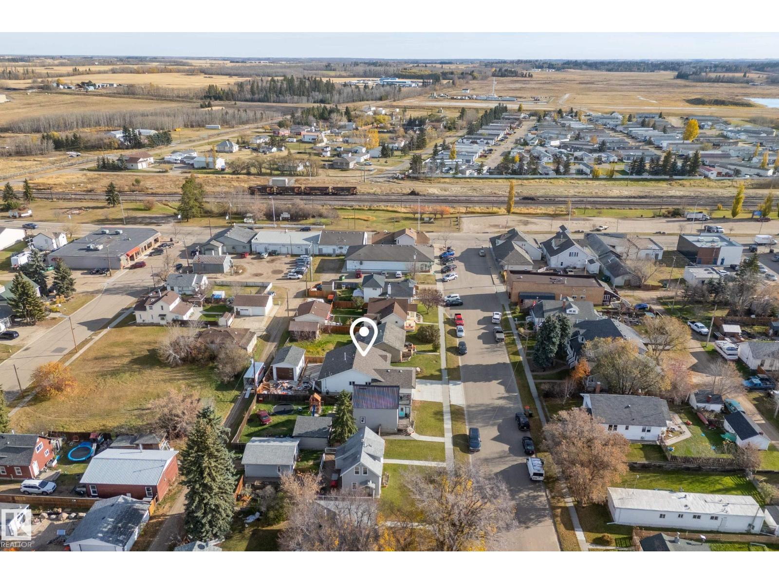 5024 50 Av Property Photo 12