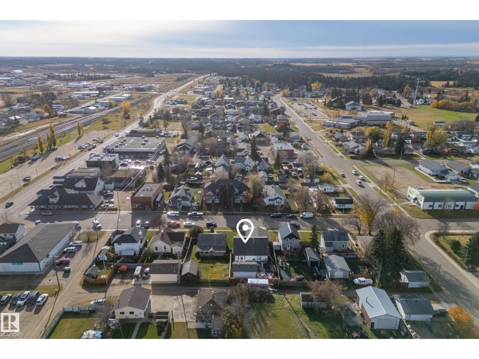 5024 50 Av Property Photo 13