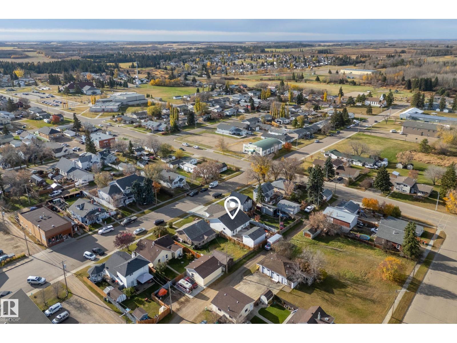 5024 50 Av Property Photo 14