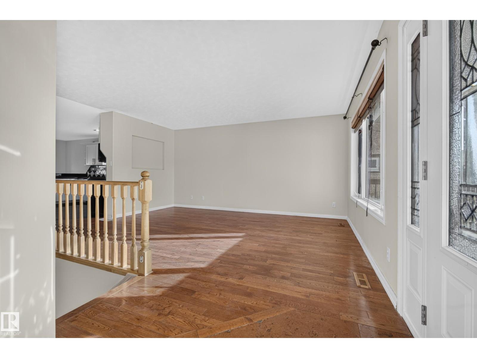 5024 50 Av Property Photo 15