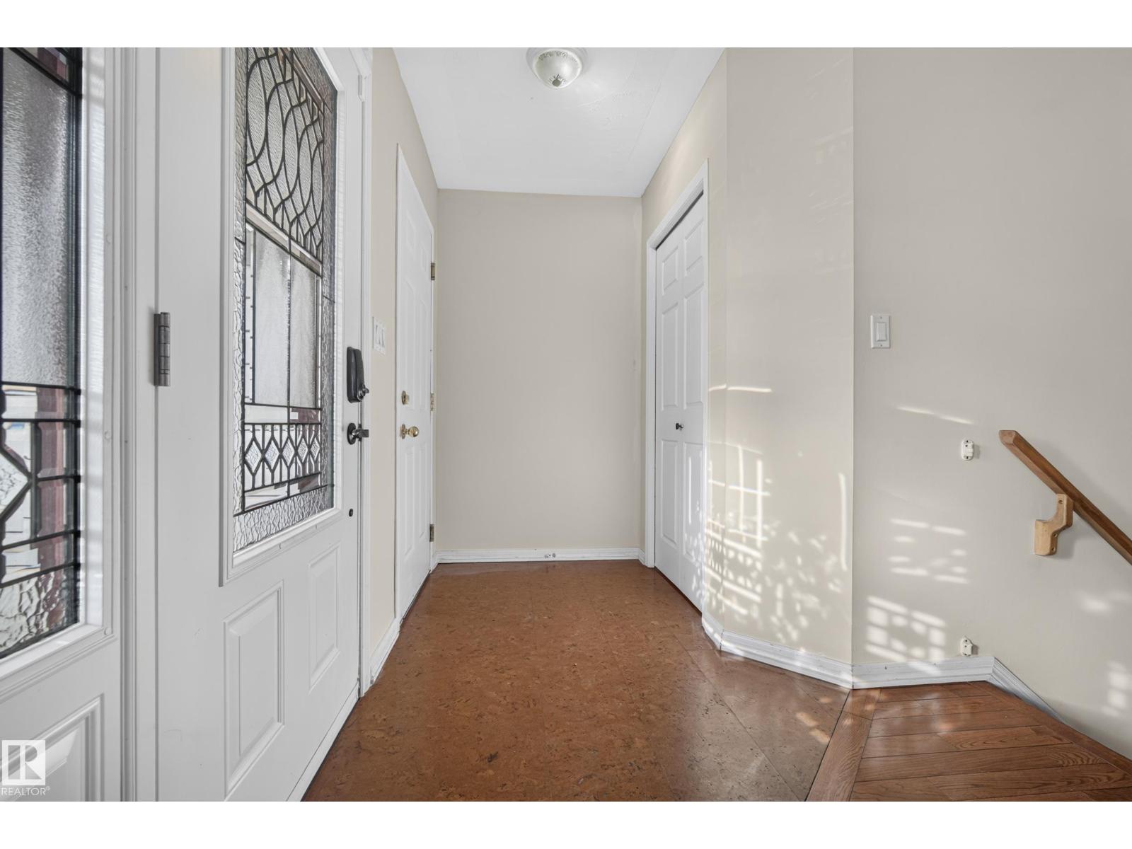 5024 50 Av Property Photo 16