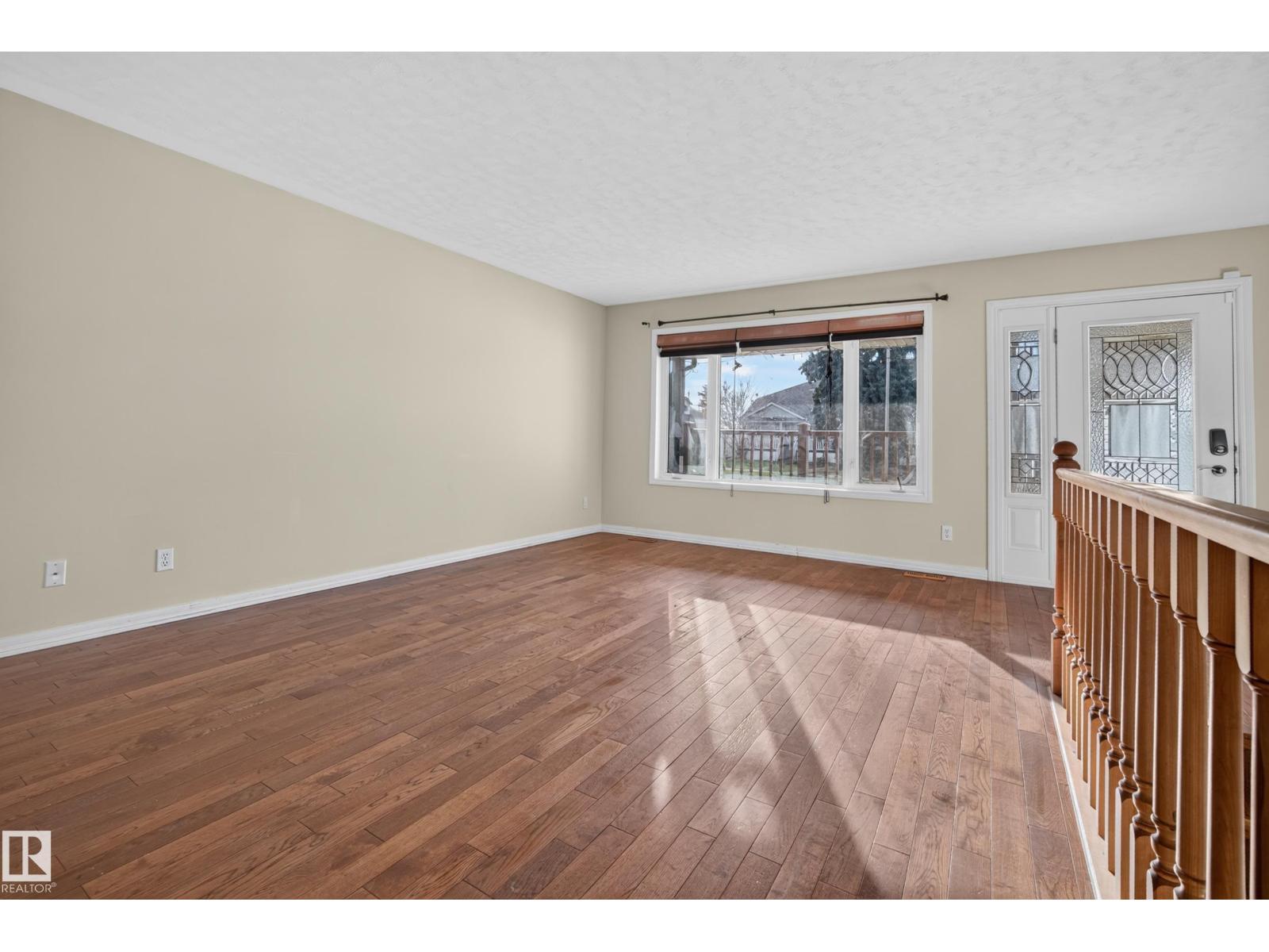5024 50 Av Property Photo 19