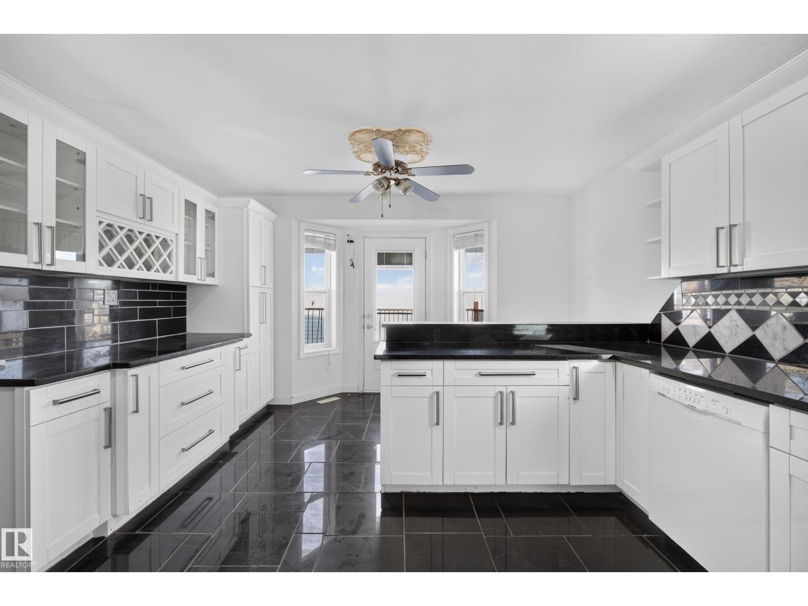 5024 50 Av Property Photo 22