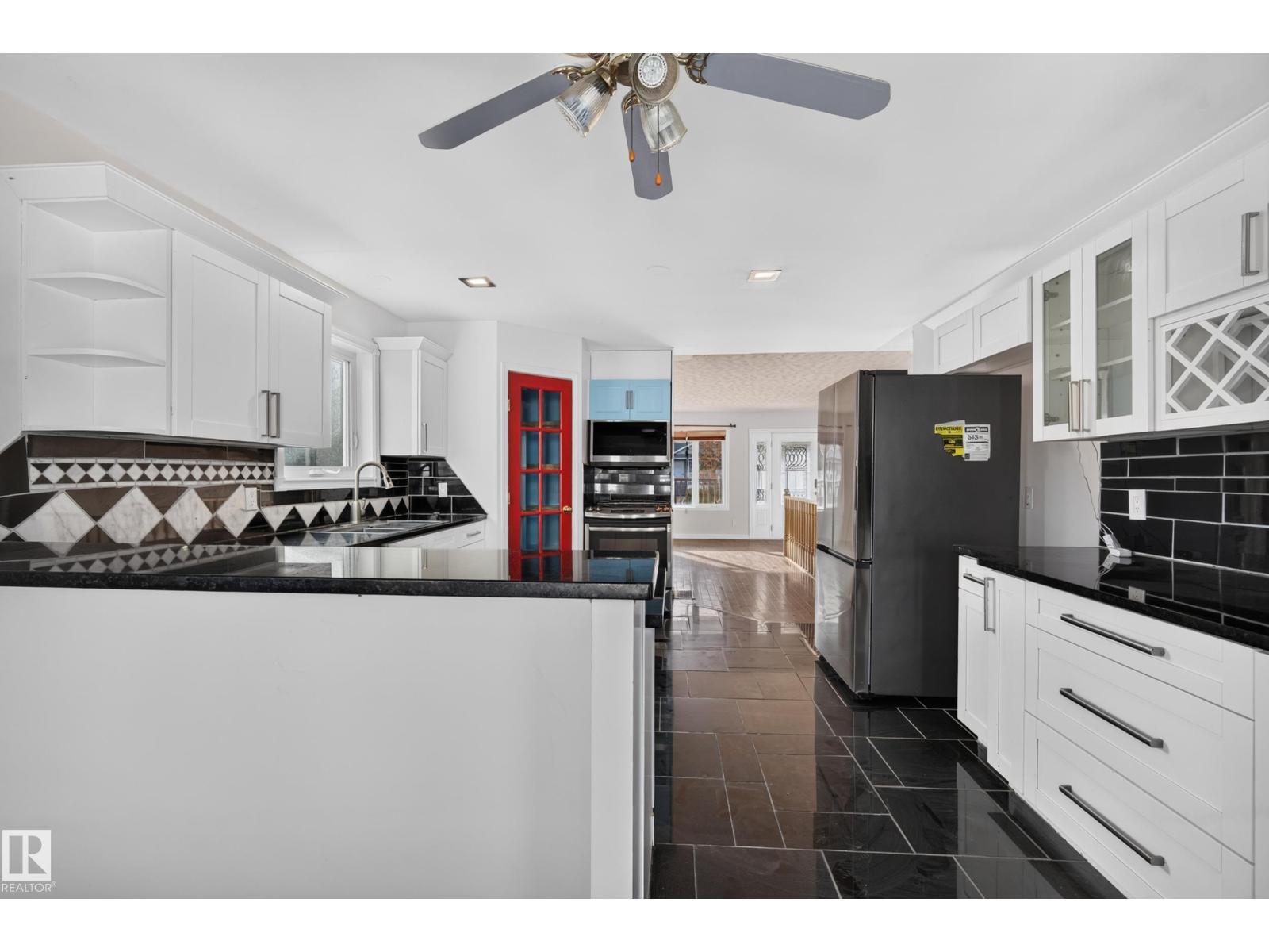 5024 50 Av Property Photo 24