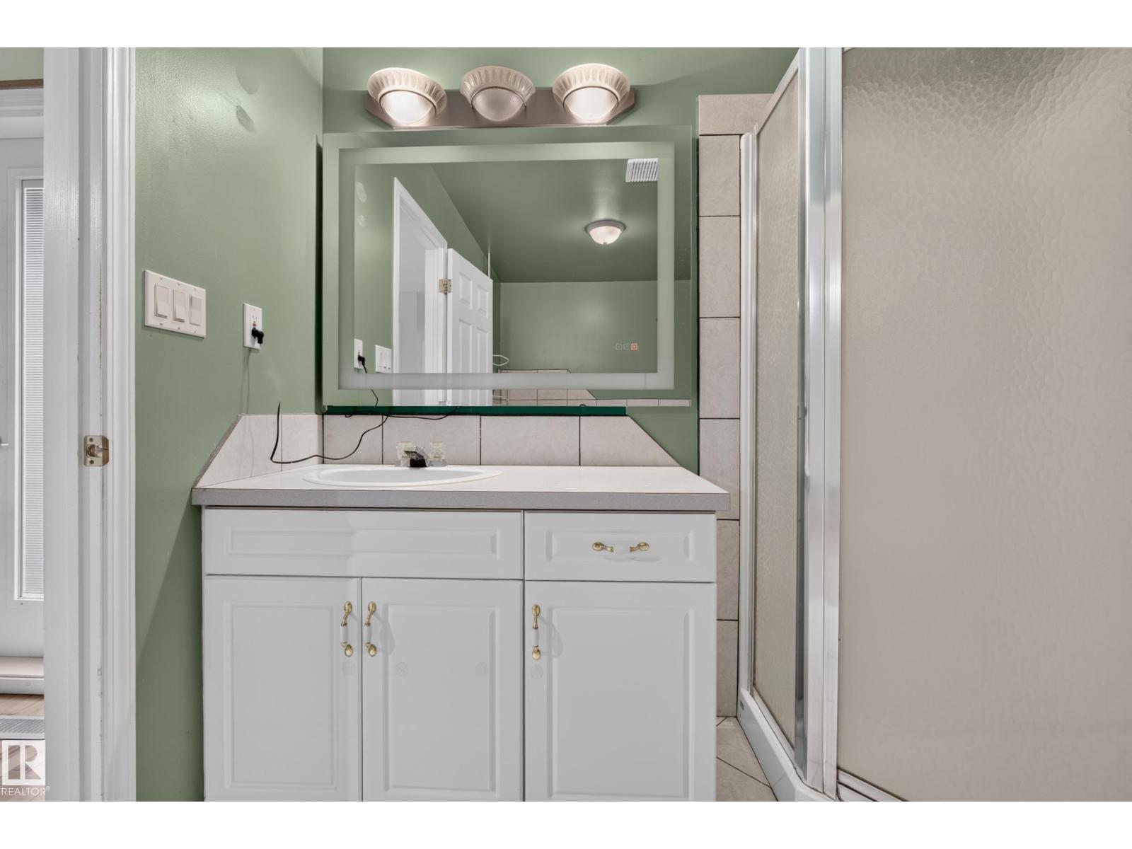 5024 50 Av Property Photo 29
