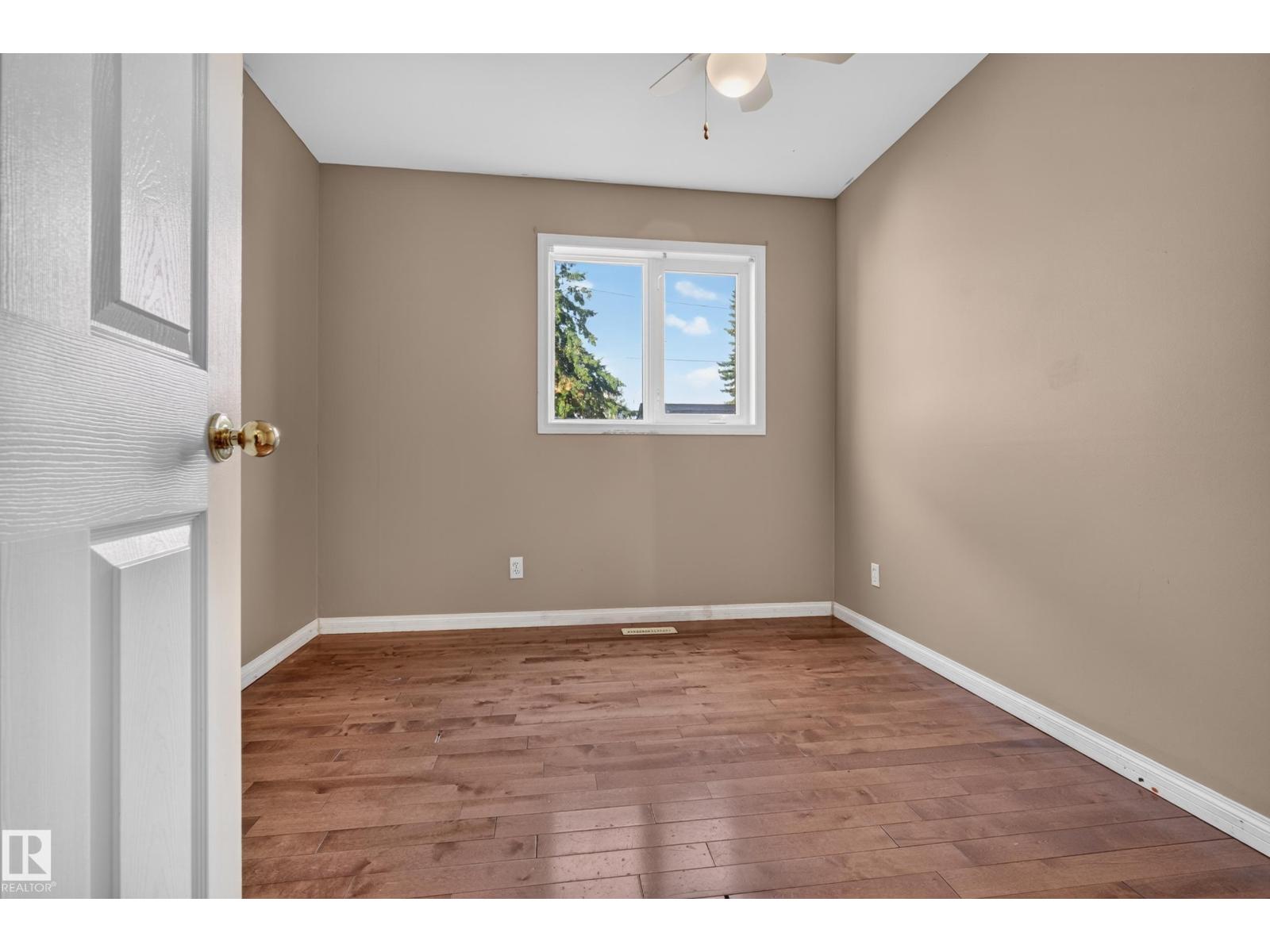 5024 50 Av Property Photo 31