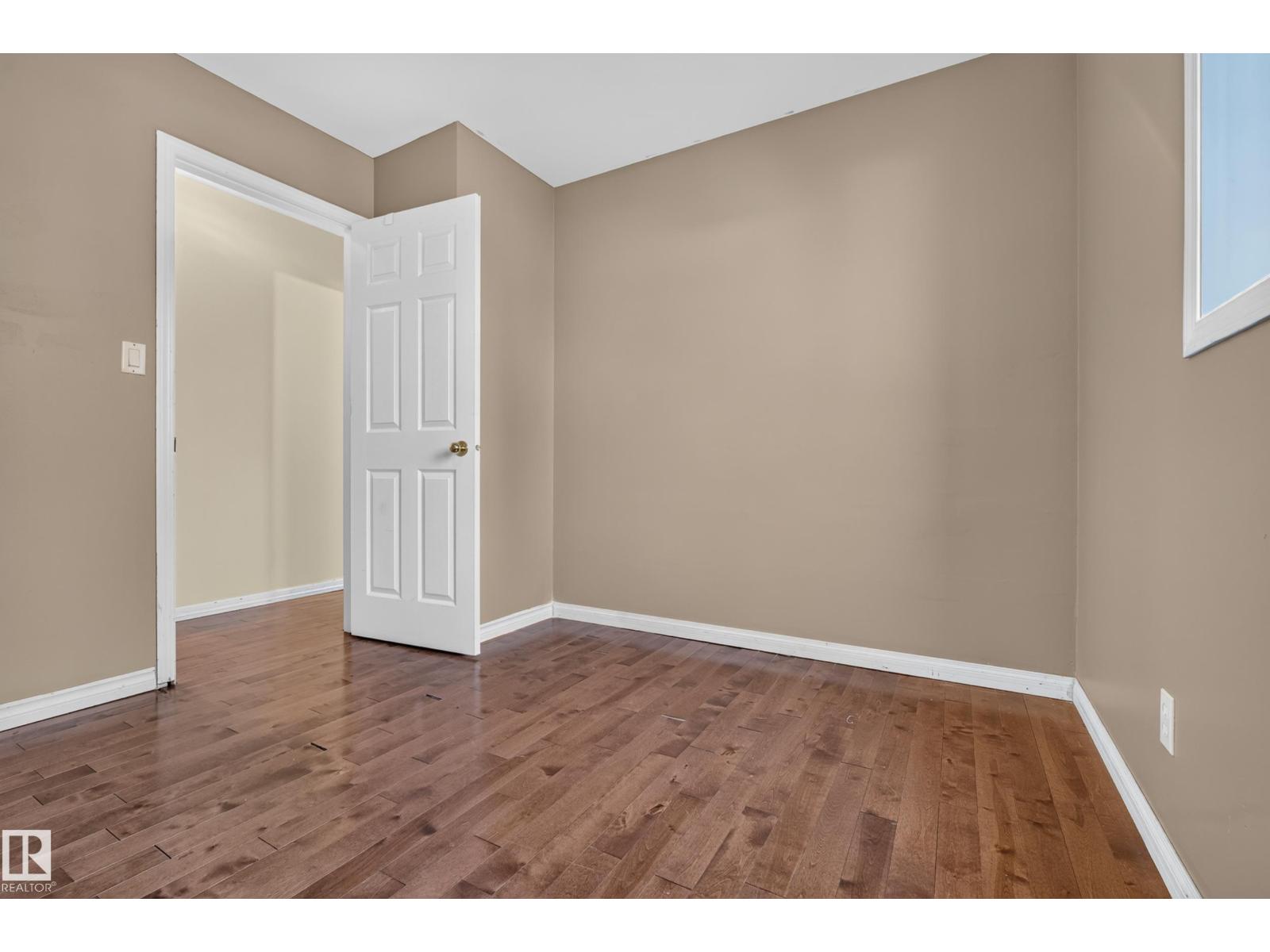 5024 50 Av Property Photo 32