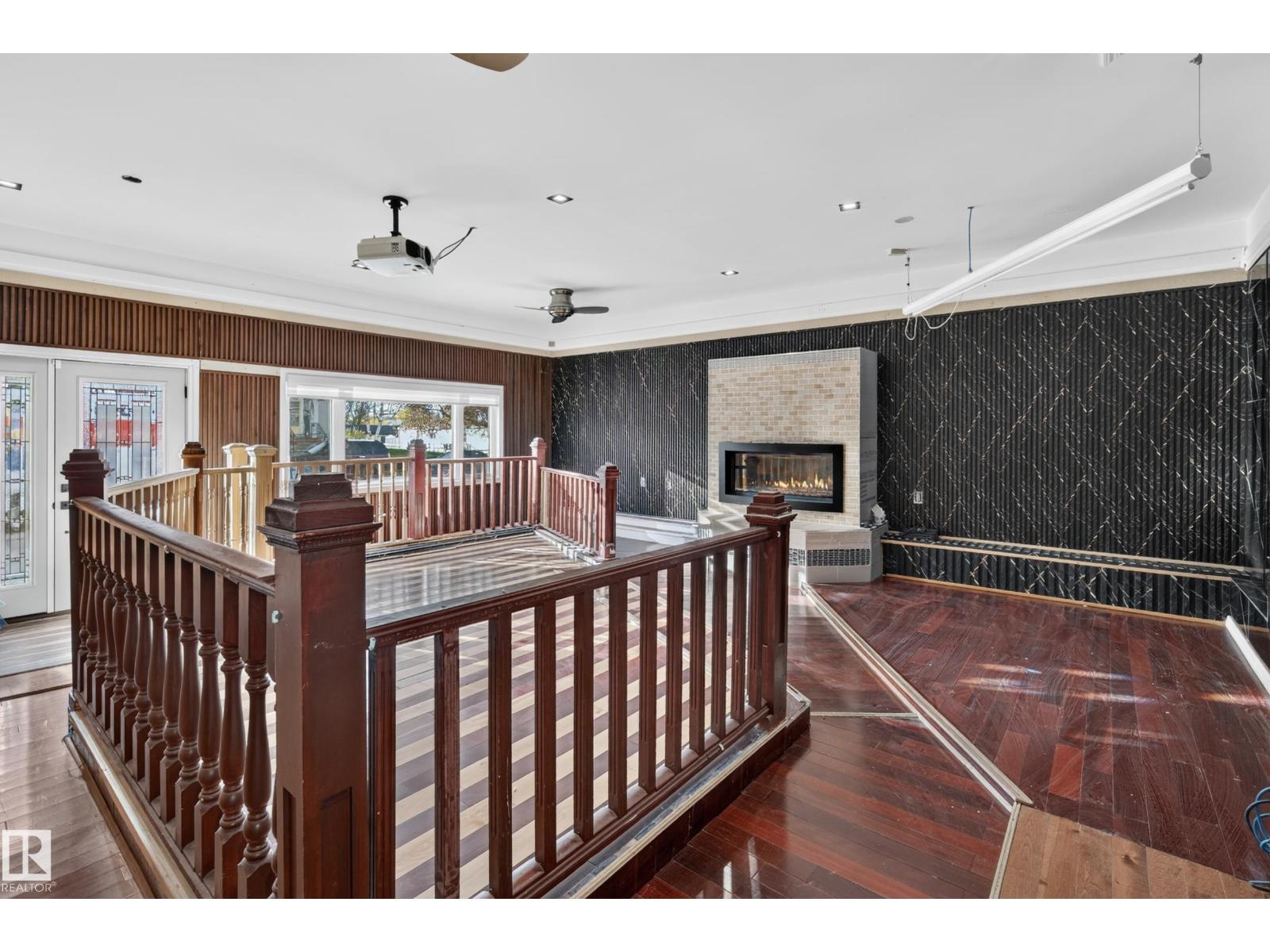 5024 50 Av Property Photo 35
