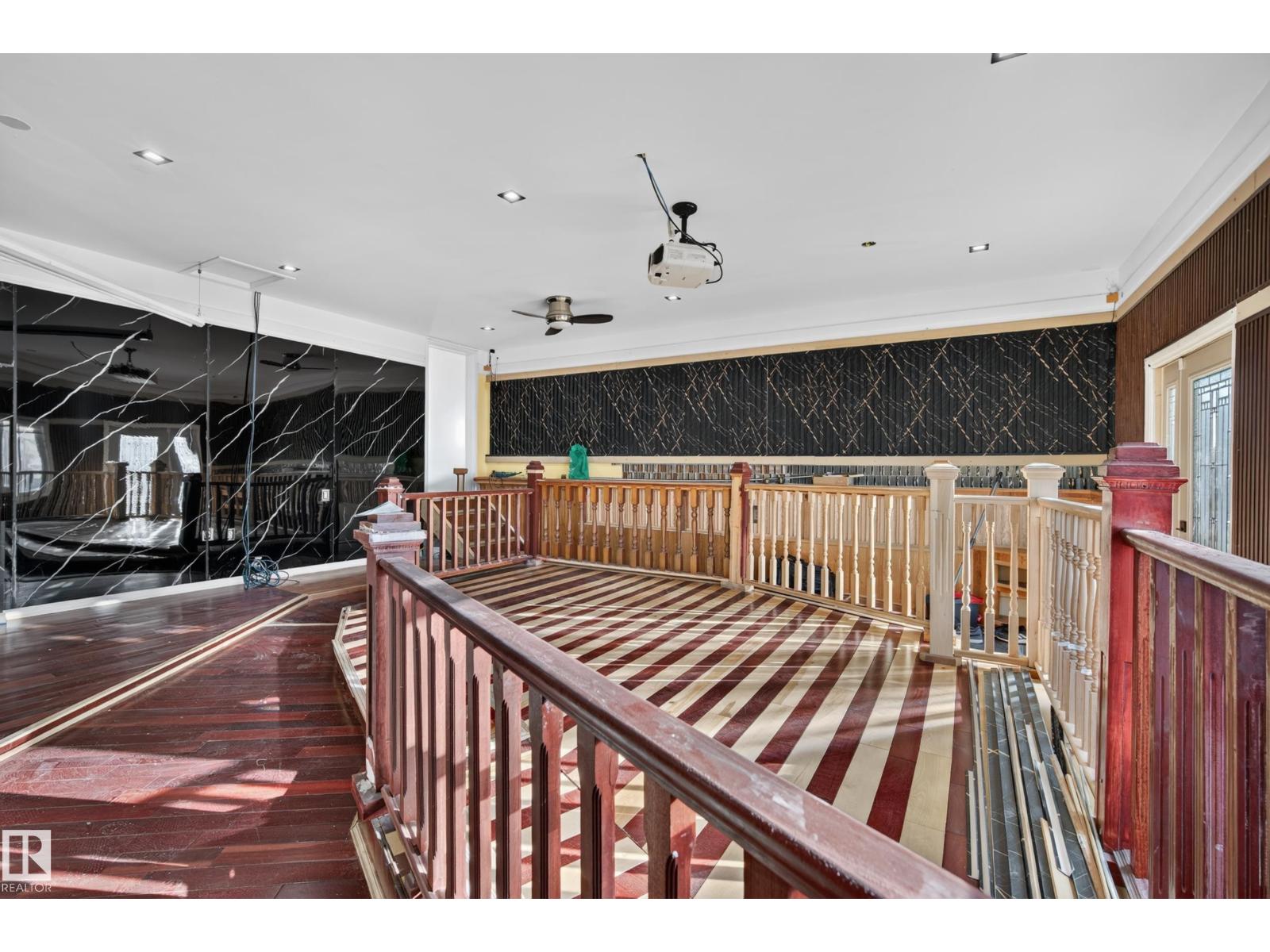5024 50 Av Property Photo 37