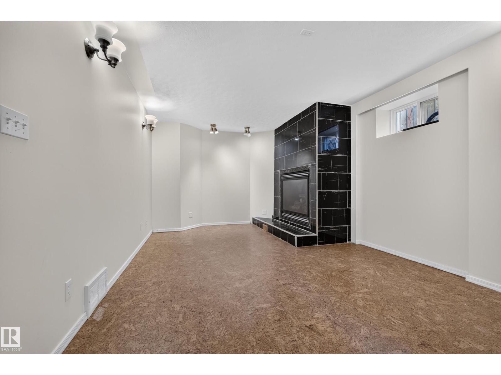 5024 50 Av Property Photo 38
