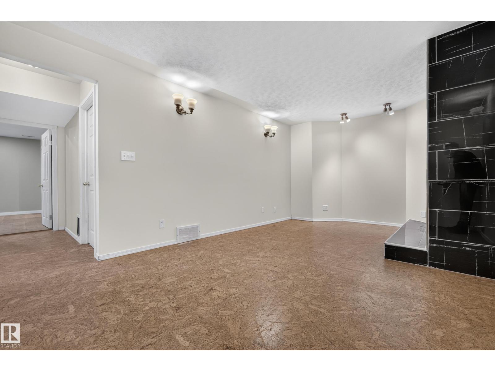 5024 50 Av Property Photo 39