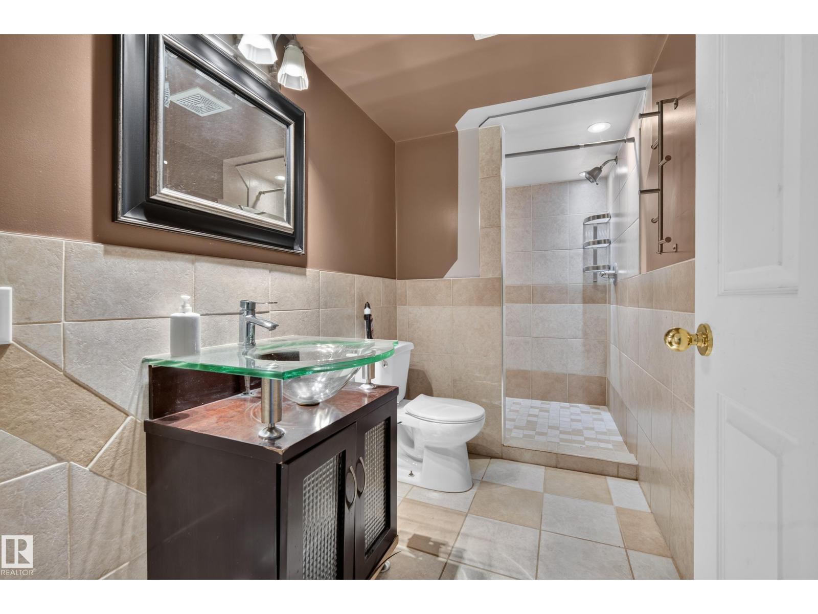 5024 50 Av Property Photo 42