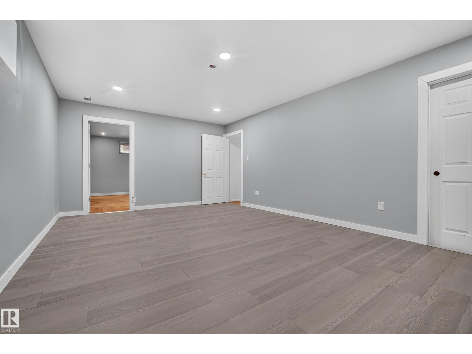 5024 50 Av Property Photo 43