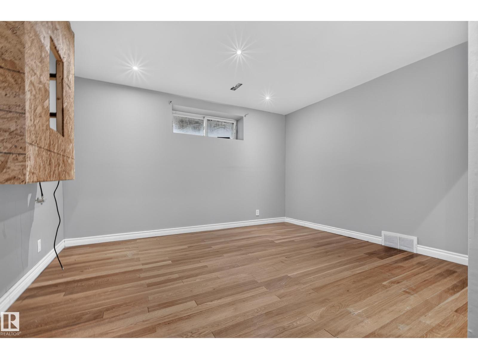 5024 50 Av Property Photo 44