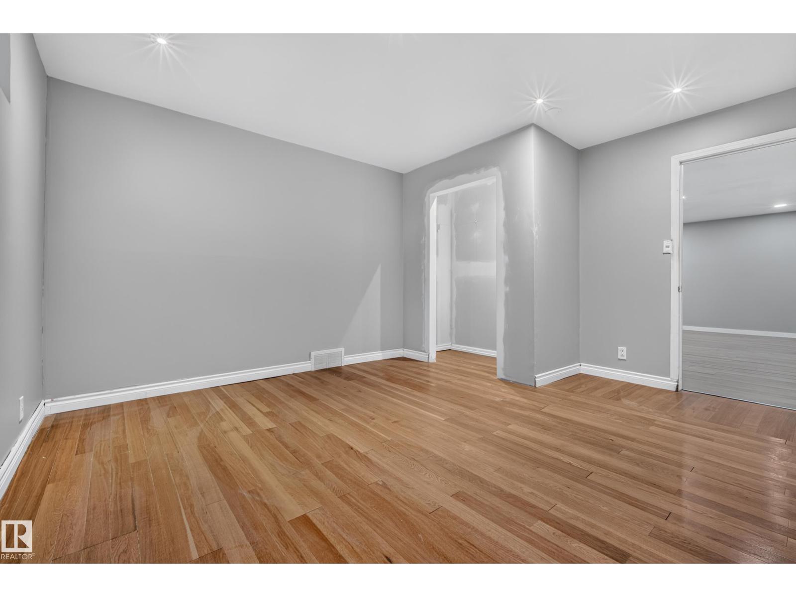 5024 50 Av Property Photo 45