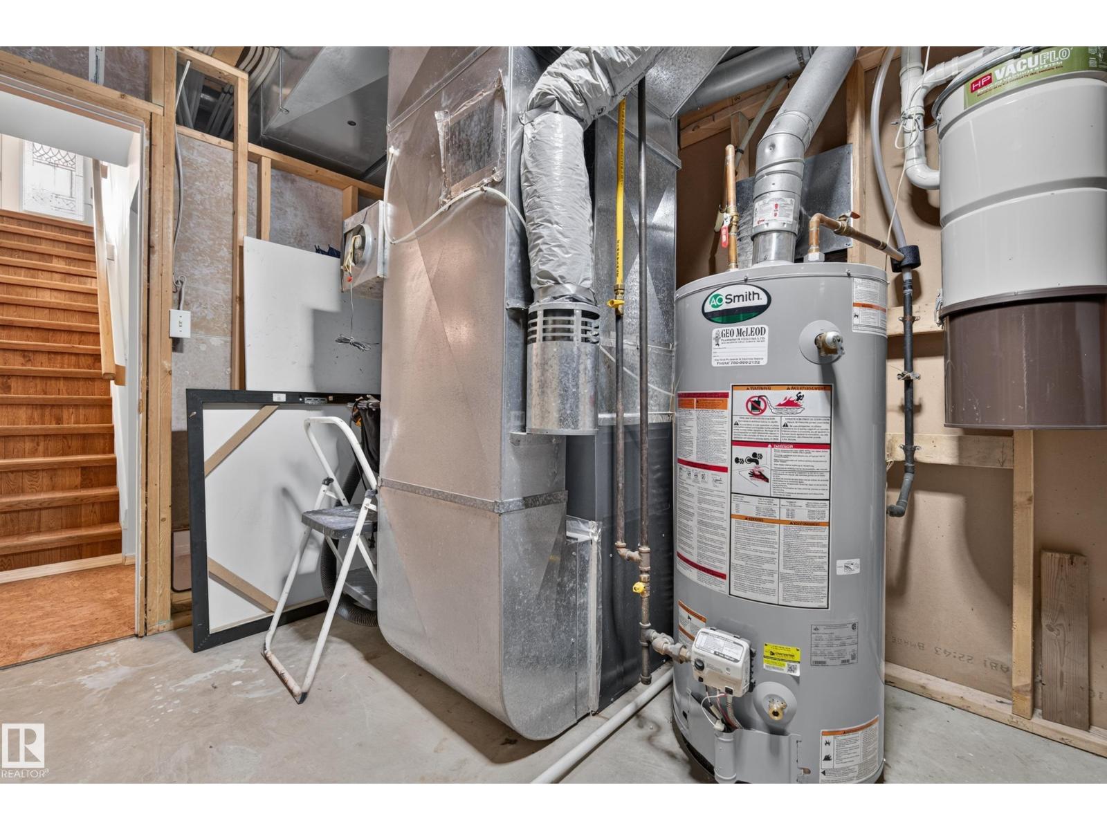 5024 50 Av Property Photo 47