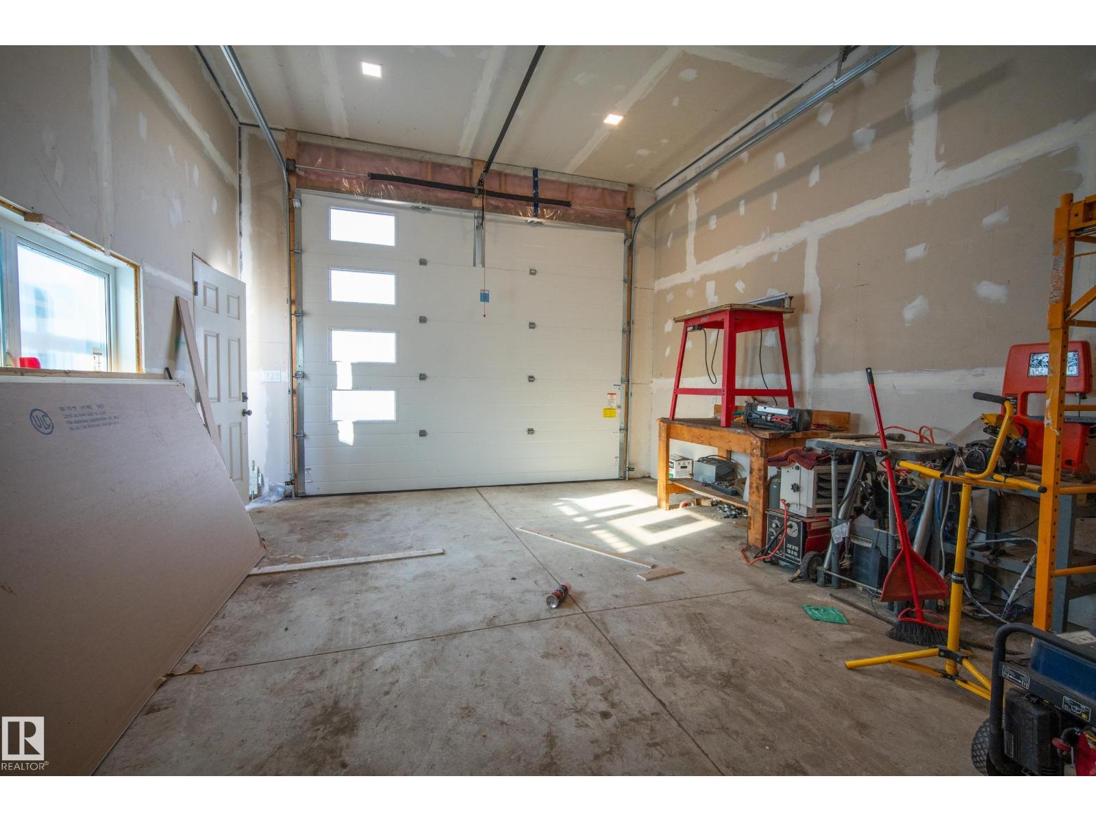 5024 50 Av Property Photo 49