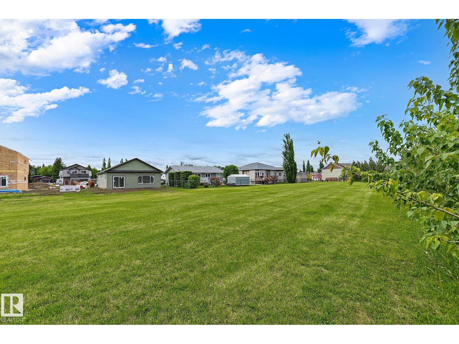 4804 53 Av Property Photo 2