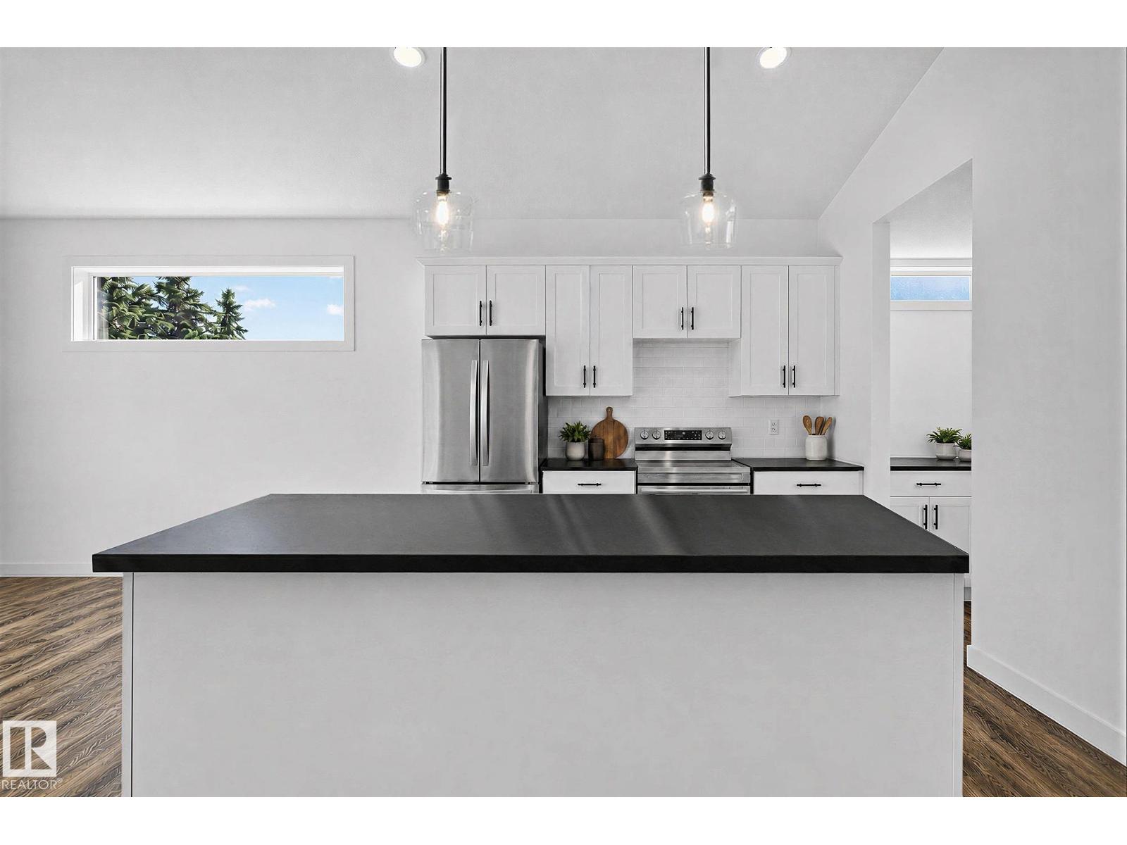 4804 53 Av Property Photo 9