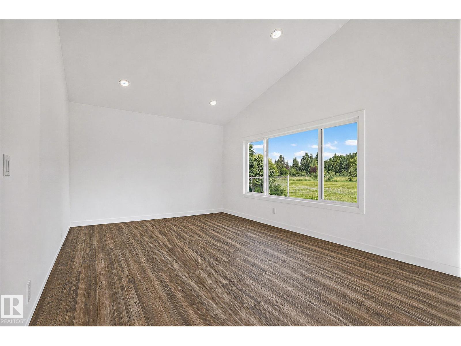 4804 53 Av Property Photo 13