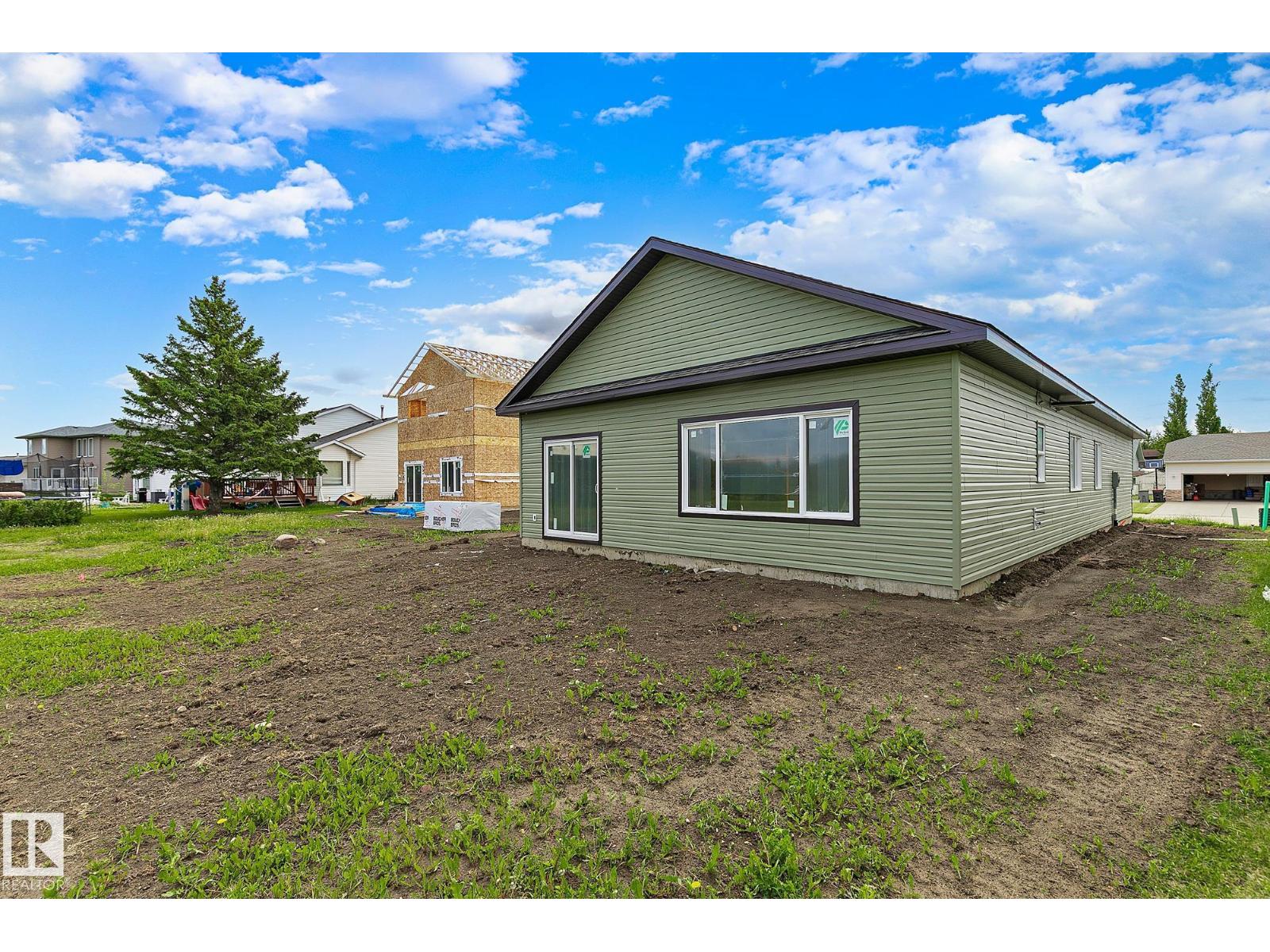 4804 53 Av Property Photo 26