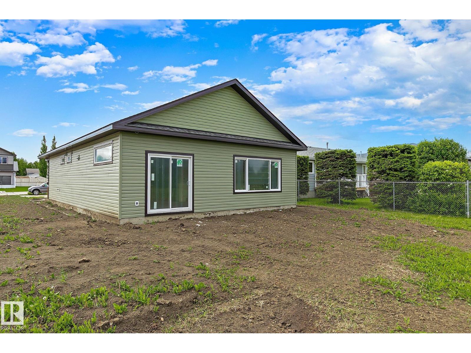4804 53 Av Property Photo 27