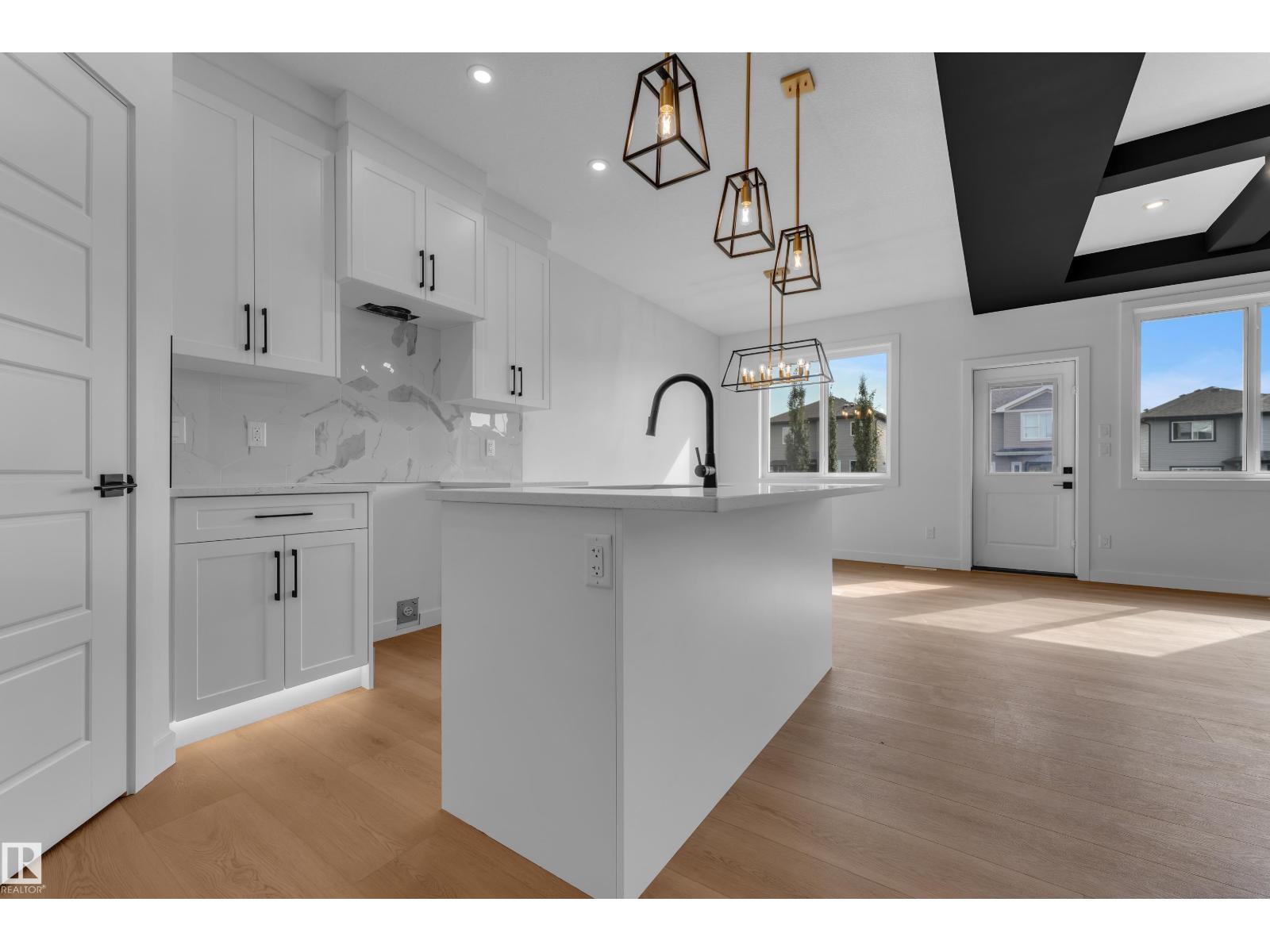 10711 98 St Property Photo 6