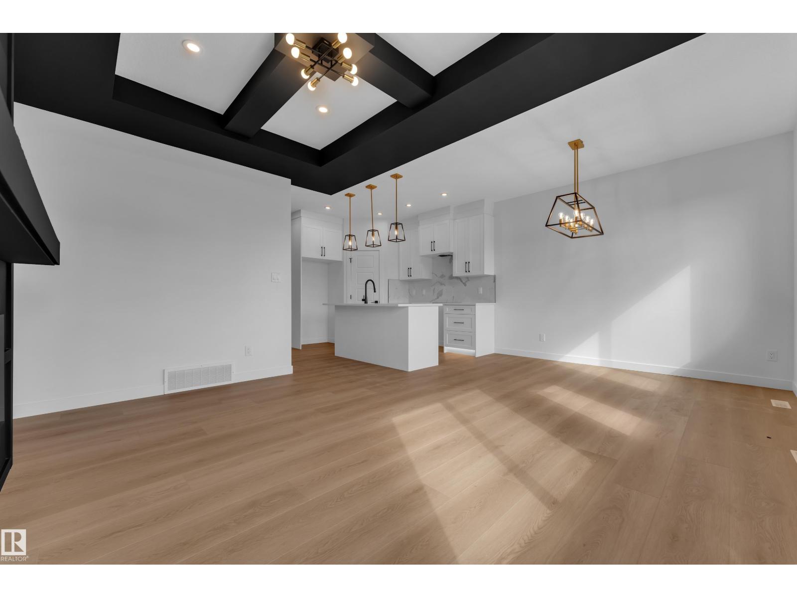 10711 98 St Property Photo 10