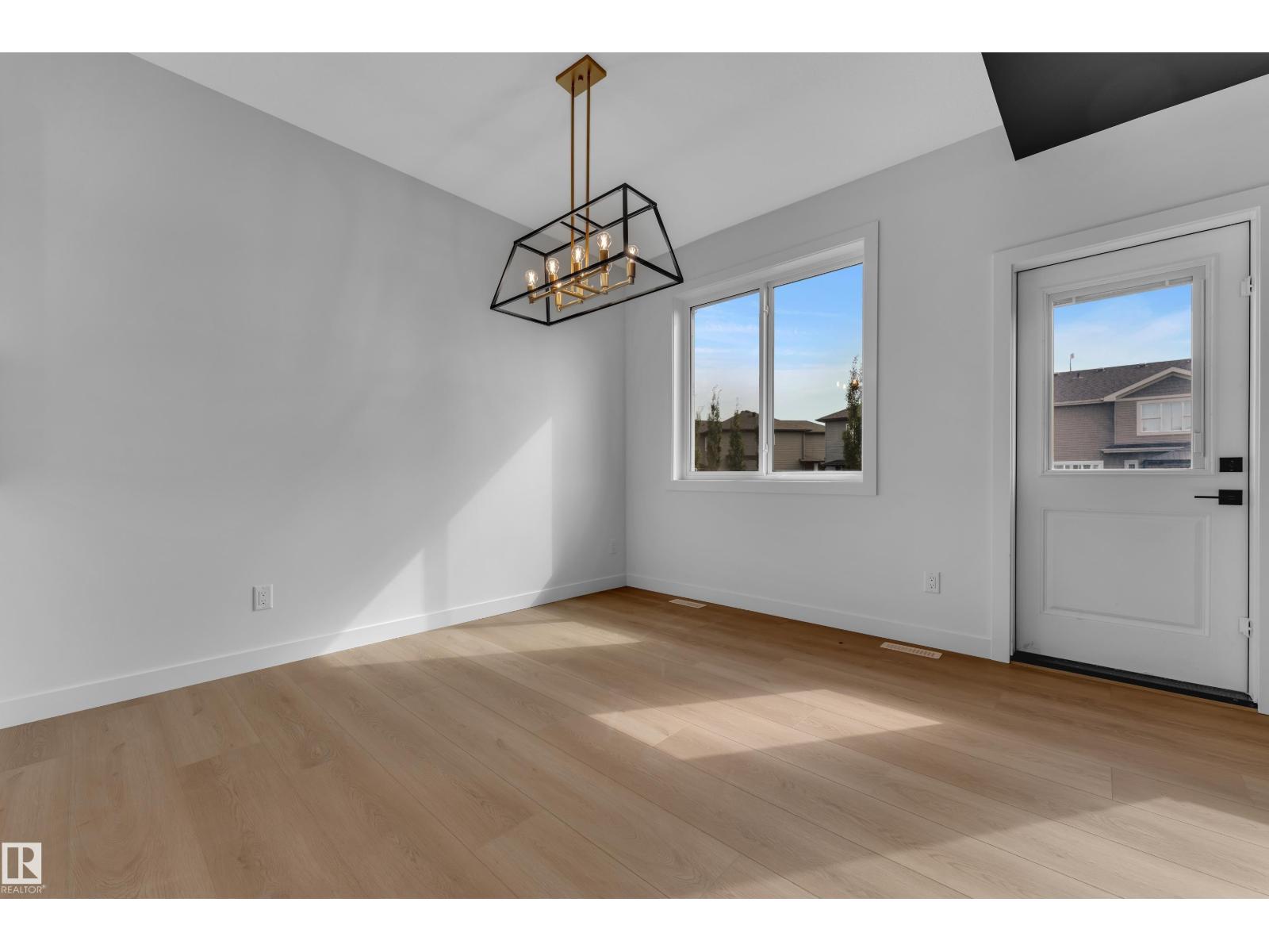 10711 98 St Property Photo 11